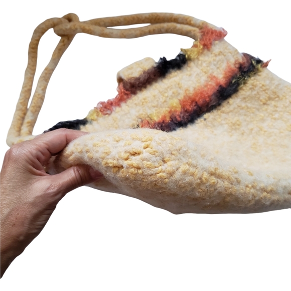 Vintage Handmade Wool Handbag - Picture 5 of 11